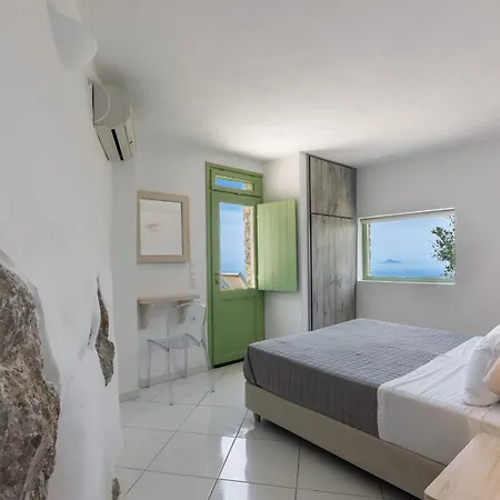 Zatrikion Santorini Pýrgos