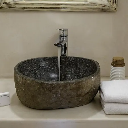 Zatrikion Santorini 3* Pýrgos